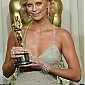 Nom du fichier=academyawardspressroom_23.jpg
Taille du fichier=426Ko
Dimensions : 1350x2000
Ajouté le : 12 Novembre 2008 academyawardspressroom_23.jpg