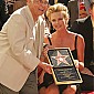 Nom du fichier=starwalkoffame_72.jpg
Taille du fichier=427Ko
Dimensions : 1333x2000
Ajouté le : 02 Novembre 2008 starwalkoffame_72.jpg