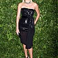 Nom du fichier=AnniversaryoftheCFDAVogueFashionFund_11.jpg
Taille du fichier=1148Ko
Dimensions : 1302x2000
Ajouté le : 18 Novembre 2008 AnniversaryoftheCFDAVogueFashionFund_11.jpg