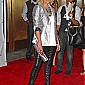Nom du fichier=FifthAnnualFashionRocks_31.jpg
Taille du fichier=583Ko
Dimensions : 1328x2000
Ajouté le : 09 Septembre 2008 FifthAnnualFashionRocks_31.jpg