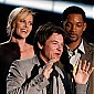 Nom du fichier=MTVMovieAwards08show_03.jpg
Taille du fichier=444Ko
Dimensions : 2246x1600
Ajouté le : 08 Juin 2008 MTVMovieAwards08show_03.jpg