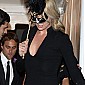 SalmaHayekAndFrancoisHostAWeddingPartyInVenice_11.jpg