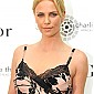Nom du fichier=DiorVoguecelebrationofCharlizeTheronAfricaOutreachProject_21.jpg
Taille du fichier=47Ko
Dimensions : 414x550
Ajouté le : 02 Mai 2010 DiorVoguecelebrationofCharlizeTheronAfricaOutreachProject_21.jpg