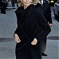 Nom du fichier=arrivestotheTheLateShowwithDavidLettermaninNYC_04.jpg
Taille du fichier=385Ko
Dimensions : 1267x1900
Ajouté le : 09 Décembre 2011 arrivestotheTheLateShowwithDavidLettermaninNYC_04.jpg