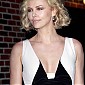 Nom du fichier=arrivestotheTheLateShowwithDavidLettermaninNYC_49.jpg
Taille du fichier=322Ko
Dimensions : 1303x1900
Ajouté le : 09 Décembre 2011 arrivestotheTheLateShowwithDavidLettermaninNYC_49.jpg