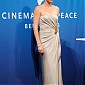 Nom du fichier=CinemaForPeaceGala2013Inside_17.jpg
Taille du fichier=45Ko
Dimensions : 385x594
Ajouté le : 10 Février 2013 CinemaForPeaceGala2013Inside_17.jpg
