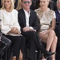 Nom du fichier=CharlizeTChristianDiorFrontrowParisFashionWeek_49.jpg
Taille du fichier=579Ko
Dimensions : 1333x2000
Ajouté le : 09 Juillet 2014 CharlizeTChristianDiorFrontrowParisFashionWeek_49.jpg