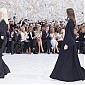 Nom du fichier=CharlizeTChristianDiorFrontrowParisFashionWeek_52.jpg
Taille du fichier=637Ko
Dimensions : 2000x1333
Ajouté le : 09 Juillet 2014 CharlizeTChristianDiorFrontrowParisFashionWeek_52.jpg