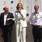 Nom du fichier=CharlizeTheronAustralianF1GrandPrix_24.jpg
Taille du fichier=97Ko
Dimensions : 640x640
Ajouté le : 15 Mars 2015 CharlizeTheronAustralianF1GrandPrix_24.jpg