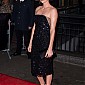 CharlizeTheronDarkPlacesParisPremiere_89.jpg