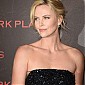 CharlizeTheronDarkPlacesParisPremiere_99_10.jpg