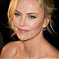 CharlizeTheronDarkPlacesParisPremiere_99_20.jpg