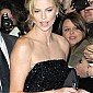 CharlizeTheronDarkPlacesParisPremiere_99_27.jpg