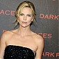 CharlizeTheronDarkPlacesParisPremiere_99_31.jpg