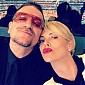 Nom du fichier=09_CharlizewithfriendBono_7mars.jpg
Taille du fichier=104Ko
Dimensions : 640x640
Ajouté le : 09 Mars 2014 09_CharlizewithfriendBono_7mars.jpg