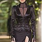 Nom du fichier=stillsaeonflux_45.jpg
Taille du fichier=415Ko
Dimensions : 1303x2000
Ajouté le : 08 Septembre 2008 stillsaeonflux_45.jpg