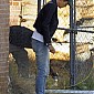 Nom du fichier=PausefilmingDarkPlaces27aout_25.jpg
Taille du fichier=812Ko
Dimensions : 1333x2000
Ajouté le : 28 Août 2013 PausefilmingDarkPlaces27aout_25.jpg