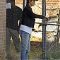 Nom du fichier=PausefilmingDarkPlaces27aout_26.jpg
Taille du fichier=856Ko
Dimensions : 1333x2000
Ajouté le : 28 Août 2013 PausefilmingDarkPlaces27aout_26.jpg