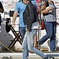 Nom du fichier=PausefilmingDarkPlaces27aout_46.jpg
Taille du fichier=601Ko
Dimensions : 1333x2000
Ajouté le : 28 Août 2013 PausefilmingDarkPlaces27aout_46.jpg