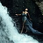 CharlizeTheron_Vogue_December2011_04.jpg