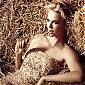 CharlizeTheron_ParisMatch9avril15_04.jpg