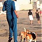 surlaplageavecdogsetmom_01.jpg