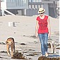Nom du fichier=20090606walkswithherdogsinMalibu_03.JPG
Taille du fichier=464Ko
Dimensions : 1419x1400
Ajouté le : 14 Juin 2009 20090606walkswithherdogsinMalibu_03.JPG