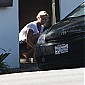 Nom du fichier=CarwashinfrontofherhouseinMalibu_04.jpg
Taille du fichier=244Ko
Dimensions : 1189x1485
Ajouté le : 31 Août 2009 CarwashinfrontofherhouseinMalibu_04.jpg