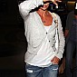 CharlizeTheronatLAX11aout_01.jpg
