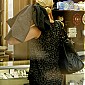 Nom du fichier=WestHollywoodshopping18dec_14.jpg
Taille du fichier=67Ko
Dimensions : 396x594
Ajouté le : 19 Décembre 2009 WestHollywoodshopping18dec_14.jpg
