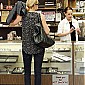 Nom du fichier=WestHollywoodshopping18dec_15.jpg
Taille du fichier=87Ko
Dimensions : 396x594
Ajouté le : 19 Décembre 2009 WestHollywoodshopping18dec_15.jpg