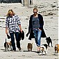 Nom du fichier=andhermomwalkdogsonbeachMalibu_07.JPG
Taille du fichier=361Ko
Dimensions : 1033x859
Ajouté le : 14 Juin 2009 andhermomwalkdogsonbeachMalibu_07.JPG