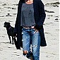 Nom du fichier=andhermomwalkdogsonbeachMalibu_11.JPG
Taille du fichier=195Ko
Dimensions : 551x956
Ajouté le : 14 Juin 2009 andhermomwalkdogsonbeachMalibu_11.JPG