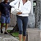 Nom du fichier=leavingasalonwithwethairAugust12_08.jpg
Taille du fichier=255Ko
Dimensions : 888x1342
Ajouté le : 15 Août 2009 leavingasalonwithwethairAugust12_08.jpg