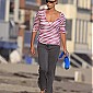 onthebeachwithherdoginLosAngeles16aout_02.jpg