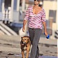 onthebeachwithherdoginLosAngeles16aout_12.jpg