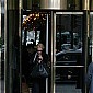 sortantdesonhotelaparis7mars_01.jpg