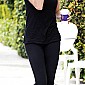 22marsLeavingNailSaloninLA_01.jpg