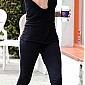 22marsLeavingNailSaloninLA_03.jpg