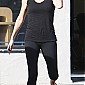 22marsLeavingNailSaloninLA_05.jpg