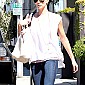 Nom du fichier=outinWestHollywood30avril_09.jpg
Taille du fichier=465Ko
Dimensions : 1309x1800
Ajouté le : 02 Mai 2010 outinWestHollywood30avril_09.jpg