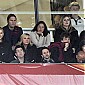 Nom du fichier=CharlizeGerdaMickJaggerWorldcup_03.jpg
Taille du fichier=72Ko
Dimensions : 594x388
Ajouté le : 14 Juillet 2010 CharlizeGerdaMickJaggerWorldcup_03.jpg