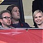 Nom du fichier=CharlizeGerdaMickJaggerWorldcup_16.jpg
Taille du fichier=62Ko
Dimensions : 594x396
Ajouté le : 14 Juillet 2010 CharlizeGerdaMickJaggerWorldcup_16.jpg