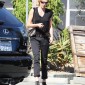 Nom du fichier=leavingastudioinBeverlyHills_04.JPG
Taille du fichier=599Ko
Dimensions : 1345x1800
Ajouté le : 17 Juillet 2010 leavingastudioinBeverlyHills_04.JPG
