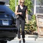 Nom du fichier=leavingastudioinBeverlyHills_05.JPG
Taille du fichier=584Ko
Dimensions : 1378x1800
Ajouté le : 17 Juillet 2010 leavingastudioinBeverlyHills_05.JPG