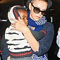 CharlizeandsonarriveLAXairport6janv_16.jpg