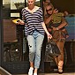 Nom du fichier=shoppingwithmumandsoninBeverlyHills_06.jpg
Taille du fichier=235Ko
Dimensions : 1023x1534
Ajouté le : 17 Février 2013 shoppingwithmumandsoninBeverlyHills_06.jpg
