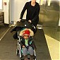 Nom du fichier=CharlizeandhersonJacksonarrivedinBoston_09.jpg
Taille du fichier=190Ko
Dimensions : 731x1000
Ajouté le : 17 Mars 2013 CharlizeandhersonJacksonarrivedinBoston_09.jpg