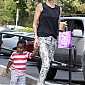 Nom du fichier=takesJacksontoCoffeeBeanWestHollywood_08.jpg
Taille du fichier=530Ko
Dimensions : 1286x1850
Ajouté le : 26 Septembre 2013 takesJacksontoCoffeeBeanWestHollywood_08.jpg