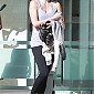 CharlizeTheronGettingWorkoutatSoulcycle15dec_13.jpg